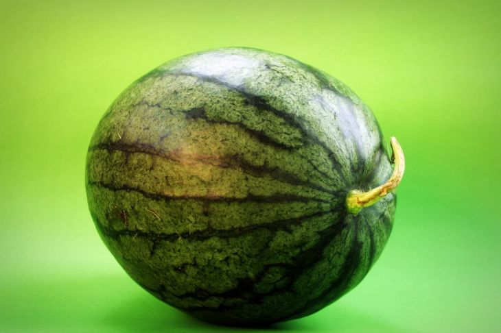 Диетологи перечислили полезные свойства арбузной кожуры