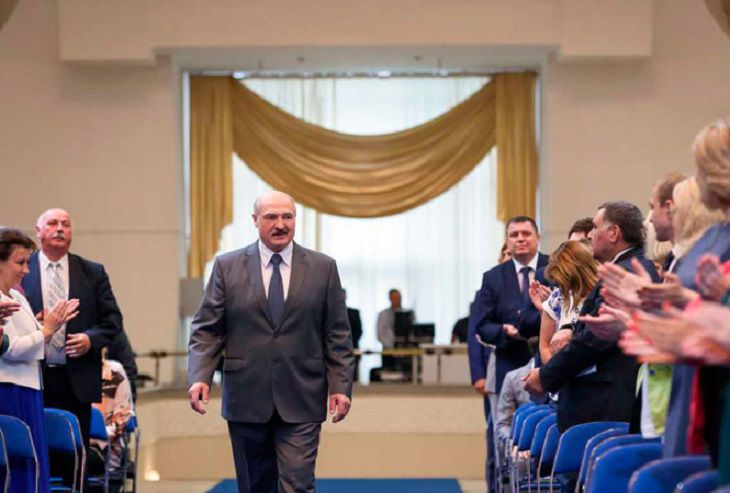 «Для тех, кто делает вид, что не знает». Лукашенко обратился к белорусам «Для тех, кто делает вид, что не знает». Лукашенко обратился к белорусам