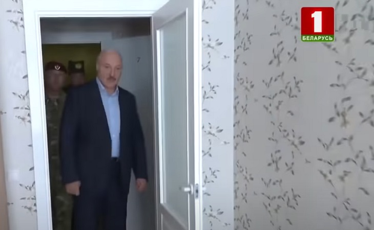 Лукашенко показал интерьер квартиры, который нравится белорусам