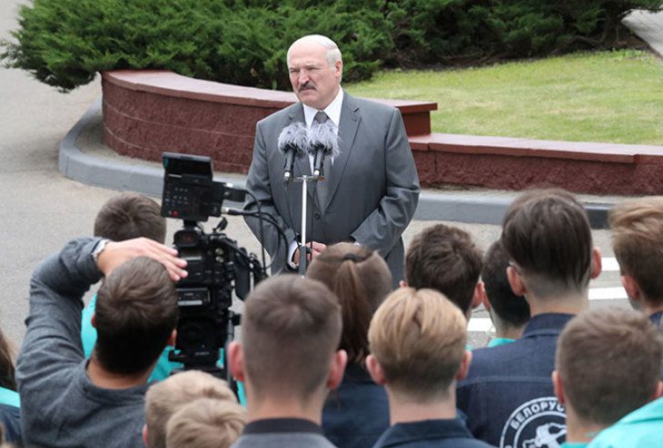 Лукашенко предупредил об угрозе развала Беларуси