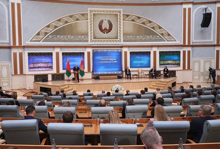 Лукашенко: идет передел мира, Беларуси важно найти свое место