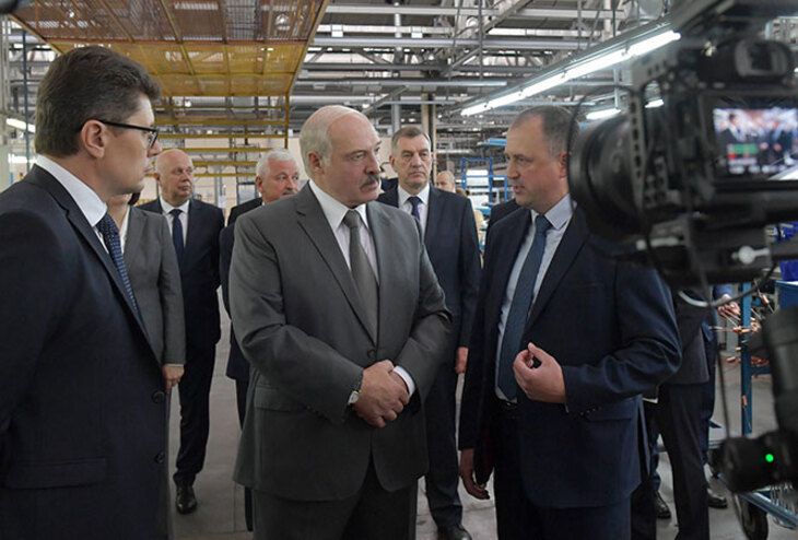 Лукашенко заявил, что мир в панике «скукорежился» Лукашенко заявил, что мир в панике «скукорежился»