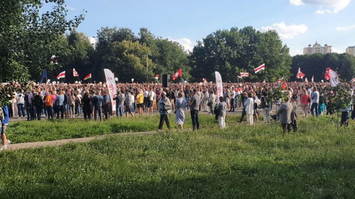  Многотысячный митинг в поддержку Тихановской проходит в центре Минска
