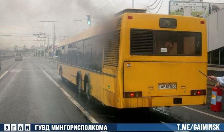 В Минске во время движения загорелся автобус с пассажирами