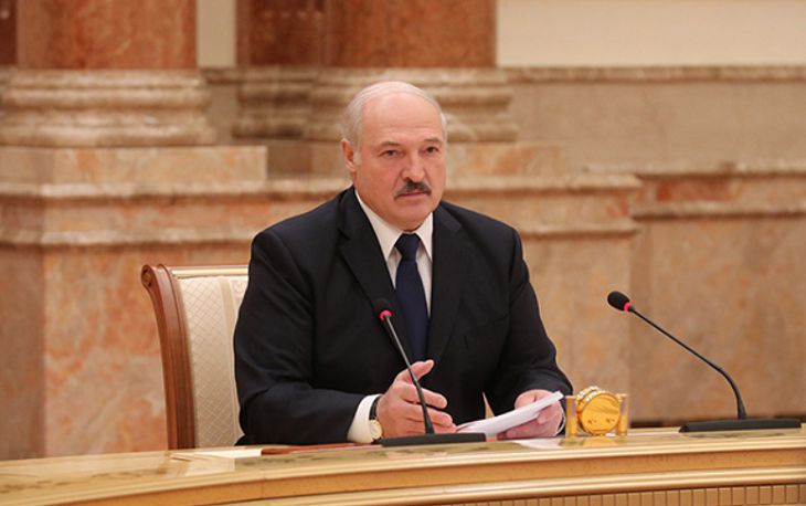 Лукашенко раздал премии одаренным учащимся и студентам
