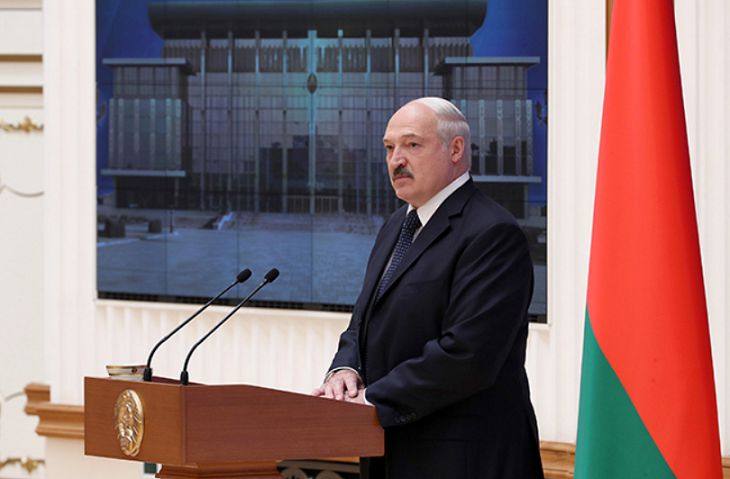 Лукашенко: «Все перемены пойдут от Конституции, а не от майдана»