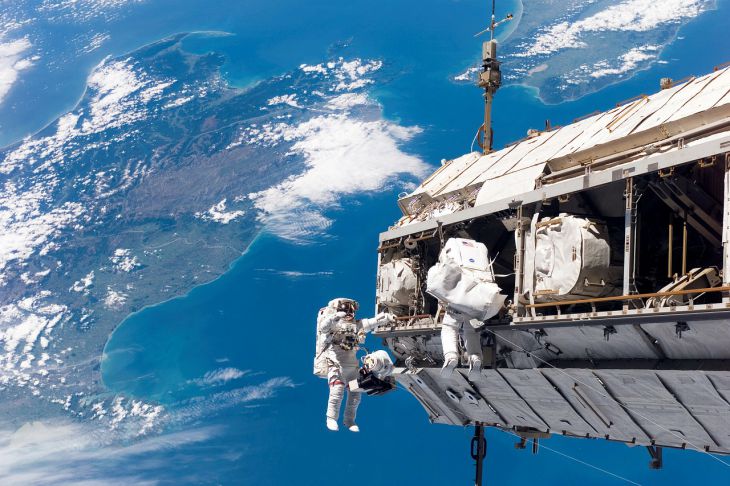 NASA будет выпускать туалетную воду с ароматом открытого космоса