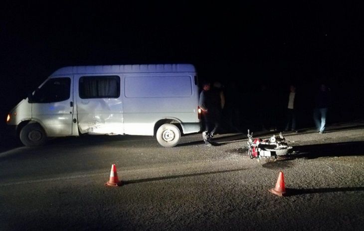 Под Столином девушка на микроавтобусе сбила школьников на мотоцикле
