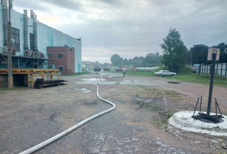 В Чашниках горела бумажная фабрика