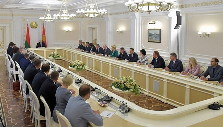 Лукашенко рассказал, как формировался список тех, кому доверяет президент