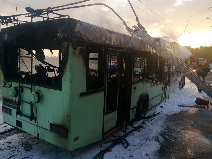 Троллейбус сгорел на ДС «Масюковщина» в Минске