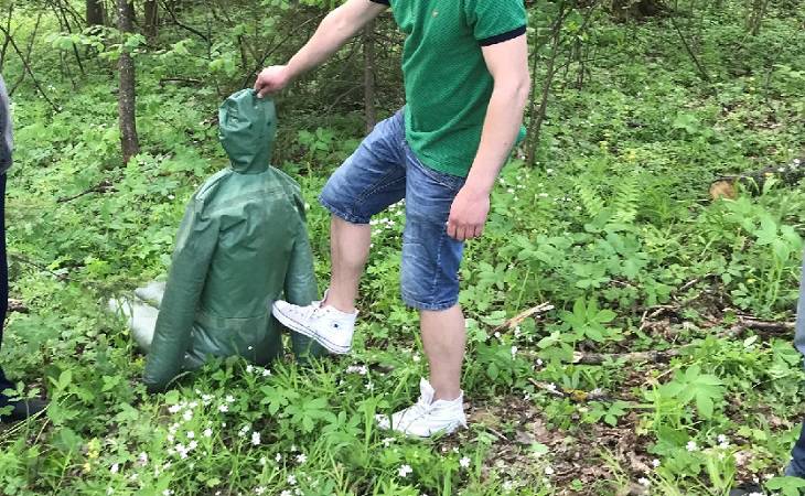 Похитили, вывезли в лес и избили из-за 200 долларов: СК завершил расследование дела о «выбивании» долга