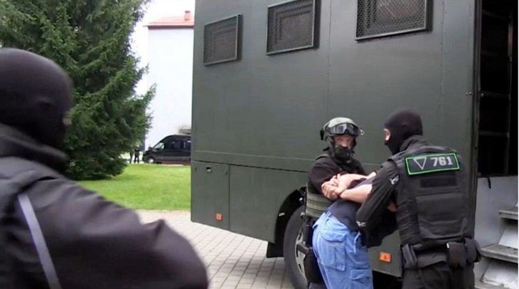 «В не самой лучшей морально-психологической форме»: что сейчас происходит с задержанными в Беларуси россиянами