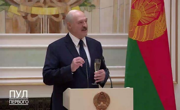 «Каждому по капле»: Лукашенко предложил оппозиционерам свою кровь