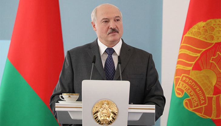 Лукашенко хочет всем протестующим найти работу, чтобы не гуляли по улицам и проспектам