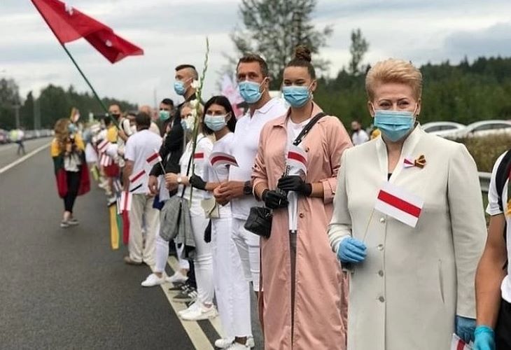 В Литве более 50 тыс. человек выстроились в цепь солидарности в поддержку белорусов 
