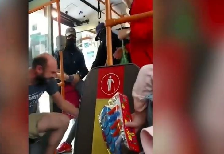 В МВД о задержании в троллейбусе в Минске: Женщина «укусила за бедро» силовика