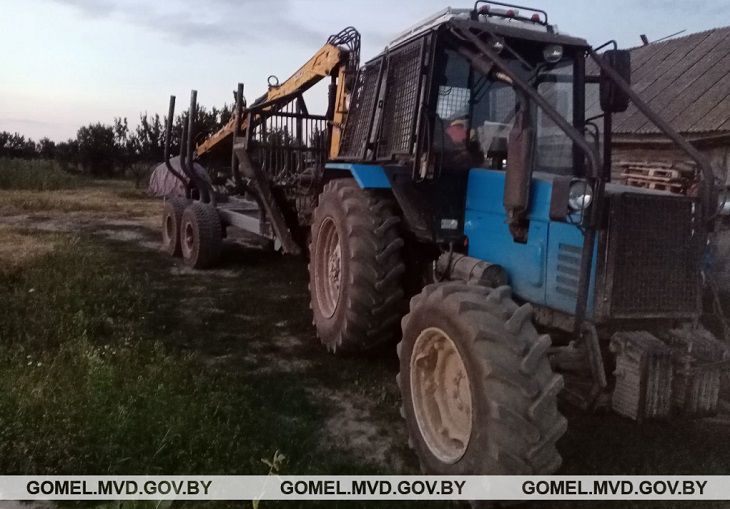 В Речицком районе 5-летний мальчик попал под колеса трактора: ребенок в реанимации