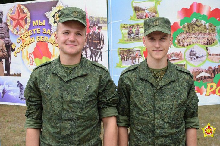 Под Березой два лейтенанта спасли тонувших в меловом карьере детей