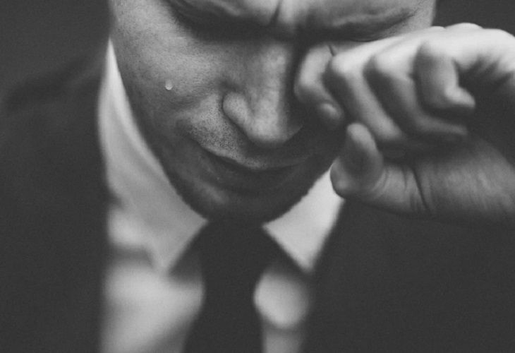 Ученые рассказали о появлении слез и их полезных свойствах