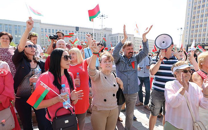 «Белта» показала митинг на площади Независимости в Минске