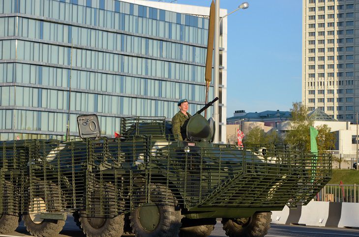 В Минске замечены десантники с БТР: идет масштабная «операция» В Минске замечены десантники с БТР: идет масштабная «операция»