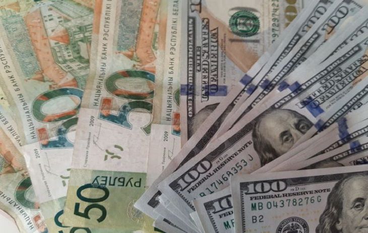 В Беларуси доллар уже продают по 3, а евро по 3,5 рубля