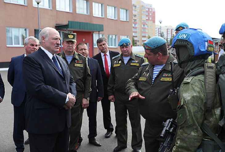 Лукашенко рассказал, кому в Беларуси «по плечу самые сложные задачи»