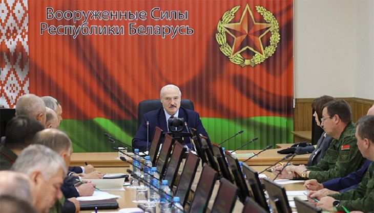 Лукашенко прокомментировал передачу власти мирным путем