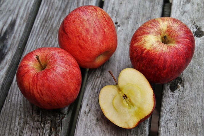 В кожуре яблок содержится вещество от рассеянного склероза