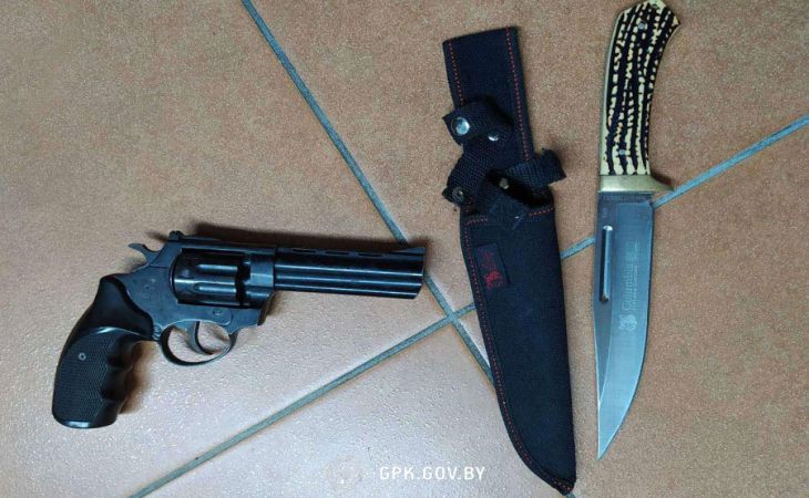 Из Киева в Минск пытался въехать вооруженный мужчина, находящийся в розыске