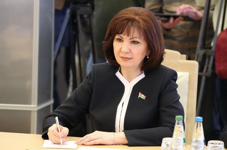 «Хочу, чтобы мои дети и внуки жили в такой стране, в которой живу сейчас я»: Кочанова проголосовала досрочно