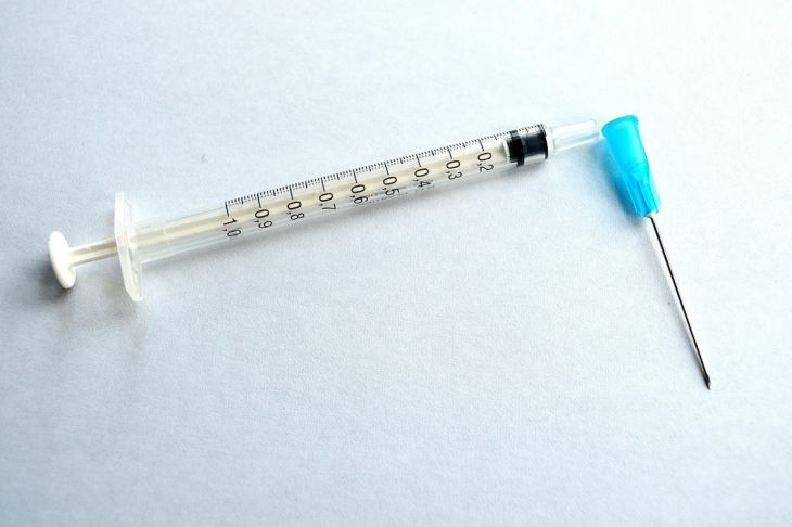 США не признали российскую вакцину от COVID-19 и внесли в черный список ее разработчиков