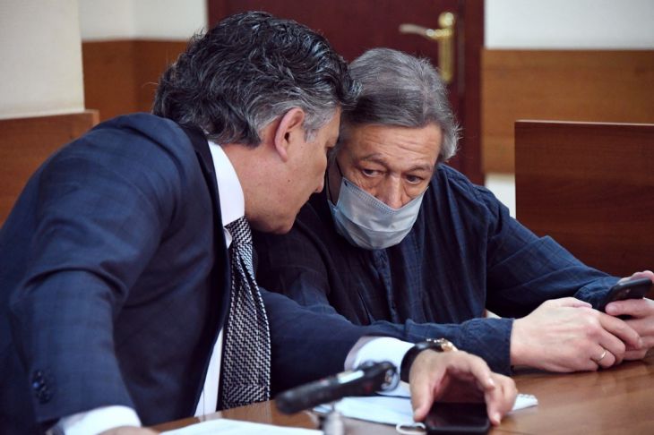 Михаила Ефремова выписали из больницы. Актер может появиться в суде уже в этот вторник