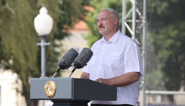 Лукашенко рассказал, что произошло бы с Беларусью без него