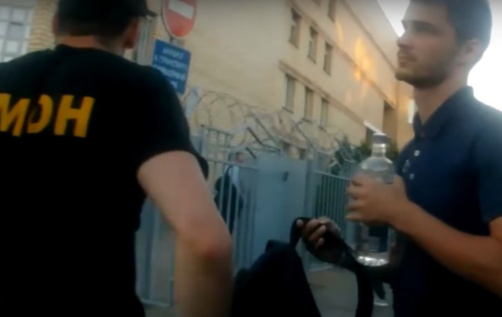 МВД опубликовало видео задержания двух диджеев после мероприятия в Киевском сквере