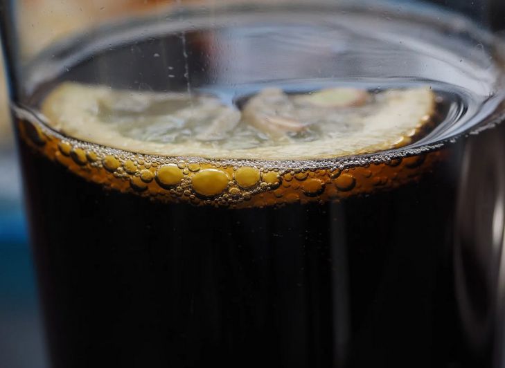 Назван напиток, отрицательно влияющий на психику подростков