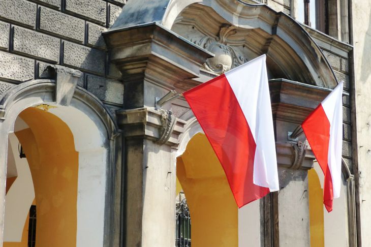 Польша возобновляет выдачу виз белорусам