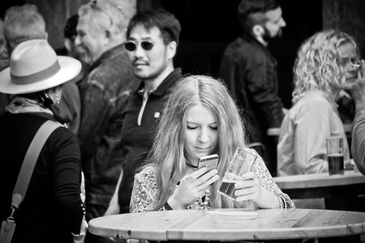 Во время застолья смартфон напомнит владельцу о выпитой норме спиртного