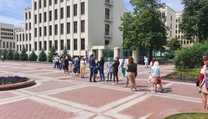 Сегодня в Беларуси стартует досрочное голосование: что надо знать