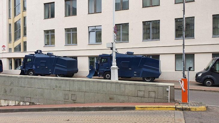 СМИ: свыше 260 человек задержали на площади Независимости в Минске СМИ: свыше 260 человек задержали на площади Независимости в Минске