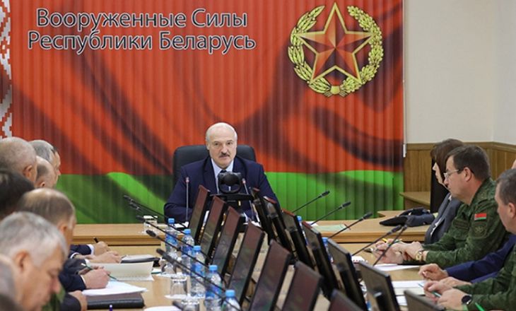 Лукашенко отмечает наращивание вооруженного компонента в Польше и Литве