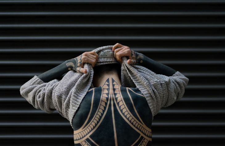 Мужчина чуть не потерял слух и зрение из-за татуировки Мужчина чуть не потерял слух и зрение из-за татуировки