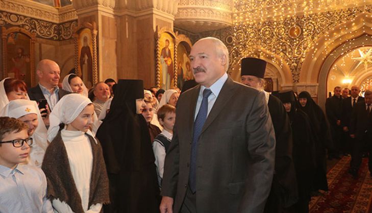 Лукашенко призвал религиозных деятелей не вмешиваться в политику