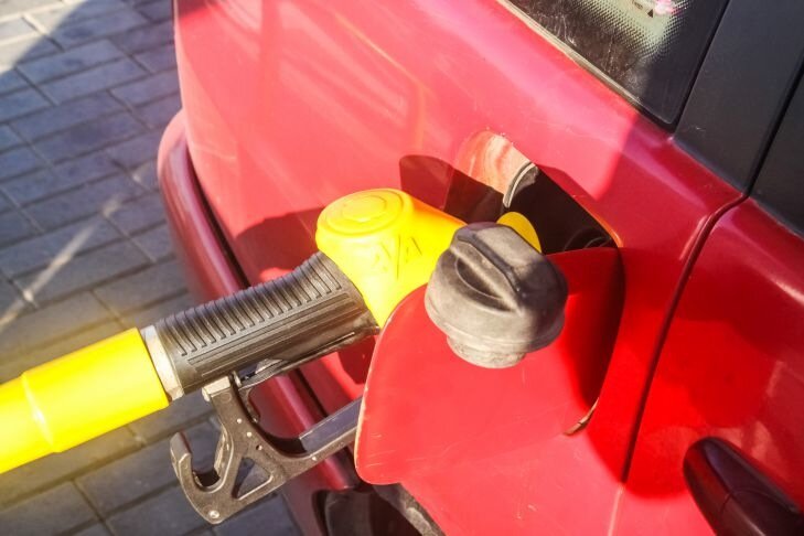 Как доехать до заправки, если бензобак почти пуст: советы автоэкспертов