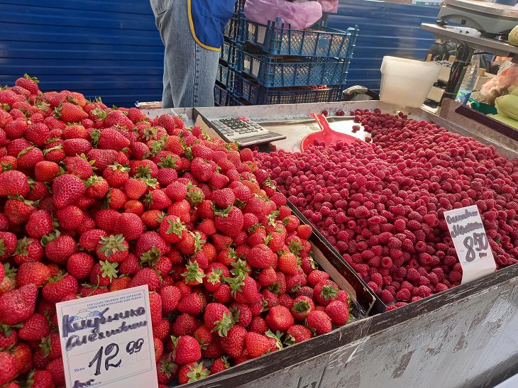 Почем фрукты и ягоды на «Комаровке» в конце сентября