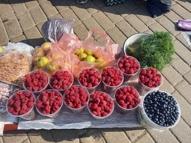 Что можно купить в Минске на уличном рынке возле «Комаровки»