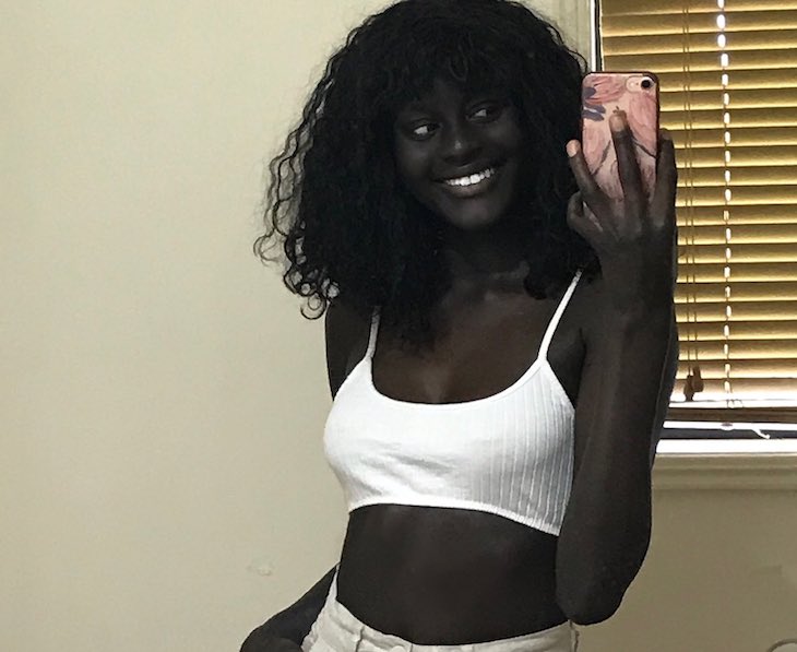 Девушка показала свои фото и удивила людей. Многие не верят, что кожа человека может быть такой темной Девушка показала свои фото и удивила людей. Многие не верят, что кожа человека может быть такой темной