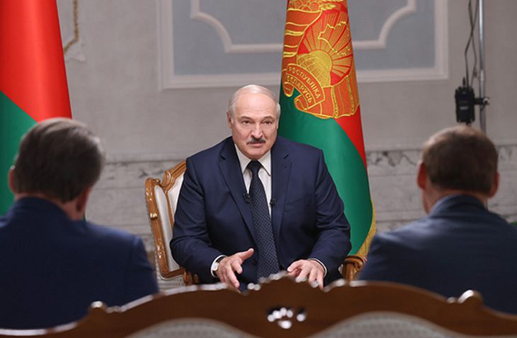 Лукашенко о молодежи:  Они наивно верят, что ради светлого будущего необходимо разрушить настоящее