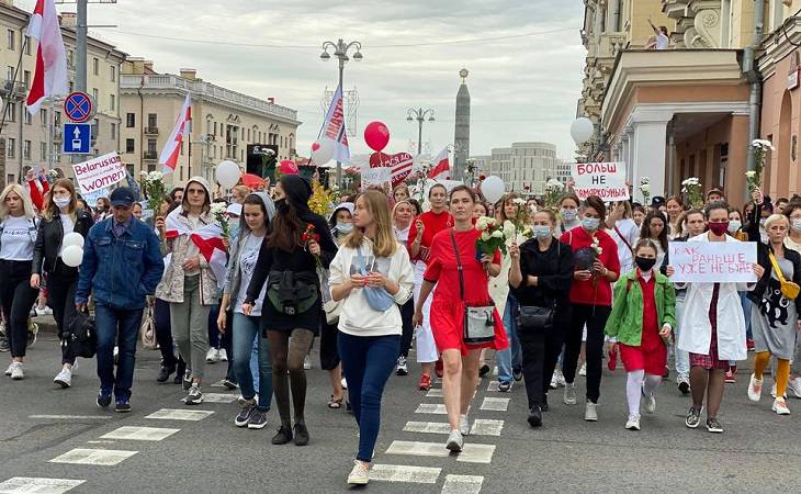 В Минске начался женский митинг: на улицах замечены автозаки 